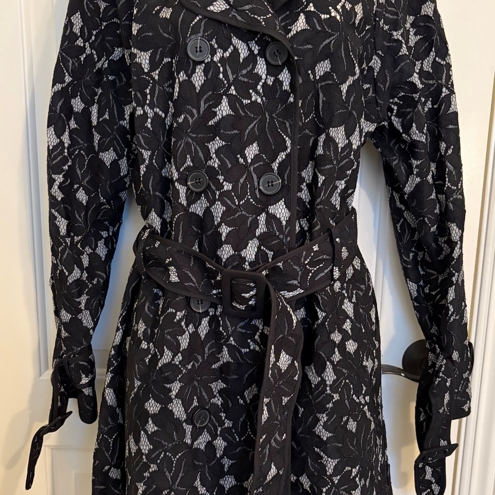 VENUS Black Lace-Pattern Trench Coat
